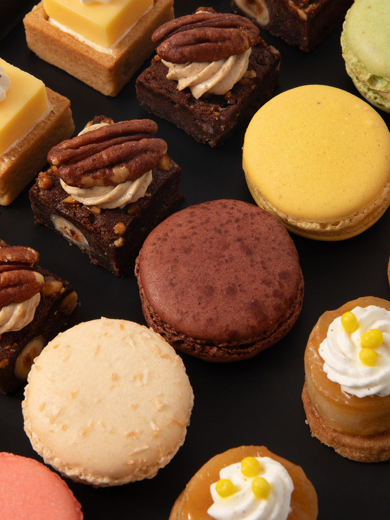 MIGNARDISES DESSERT ARTISANALES • 4 pièces sucrées • Prix par pers.